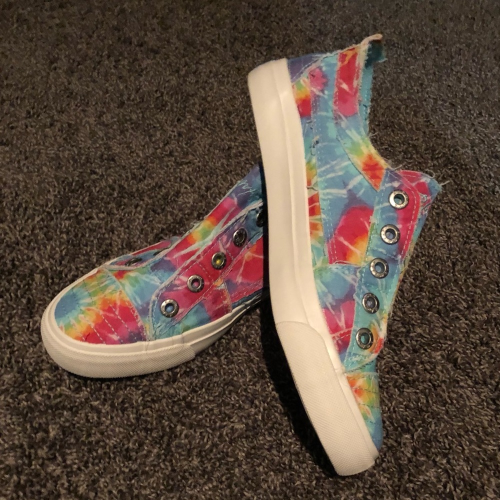 Canvas Blowfish Slip ons